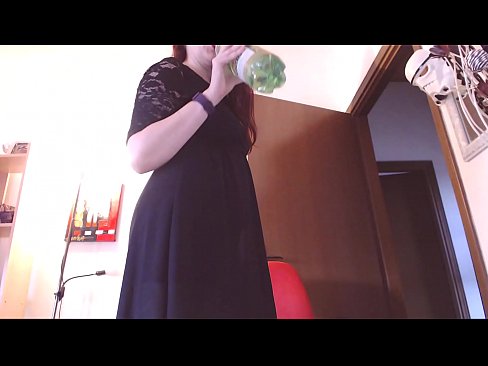 ❤️ Um escravo submisso que adora cuecas sujas e deliciosas é forçado a masturbar-se depois de ver este vídeo! ❤❌ Apenas porno em nós
