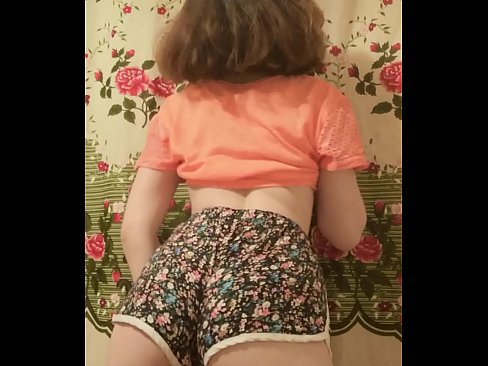 ❤️ Jovem sensual a despir os seus calções para a câmara ❤❌ Apenas porno em nós