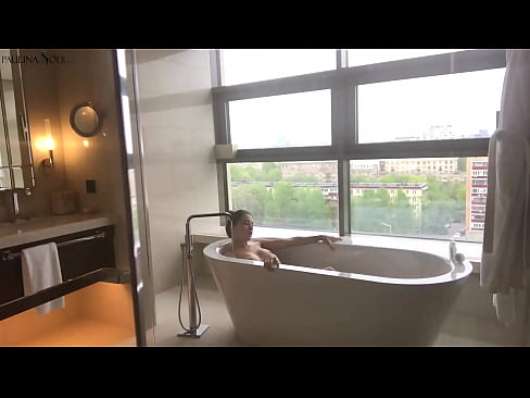 ❤️ Bebé tremendo A masturbar-se apaixonadamente na sua rata na casa de banho ❤❌ Apenas porno em nós