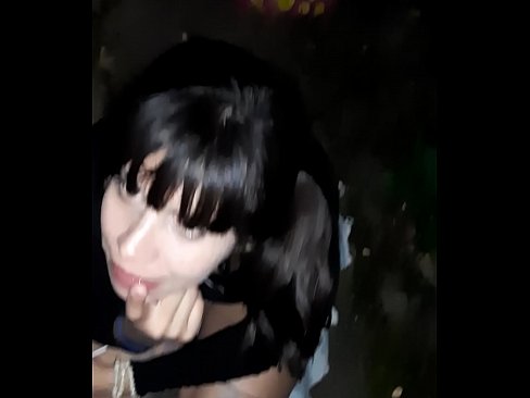 ❤️ Na rua, o pénis inchado em troca de doces ❤❌ Apenas porno em nós