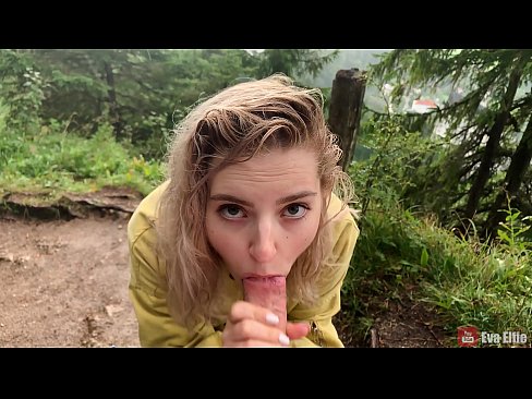 ❤️ Rapariga engole o esperma depois de um broche público - Eva Elfi ❤❌ Apenas porno em nós